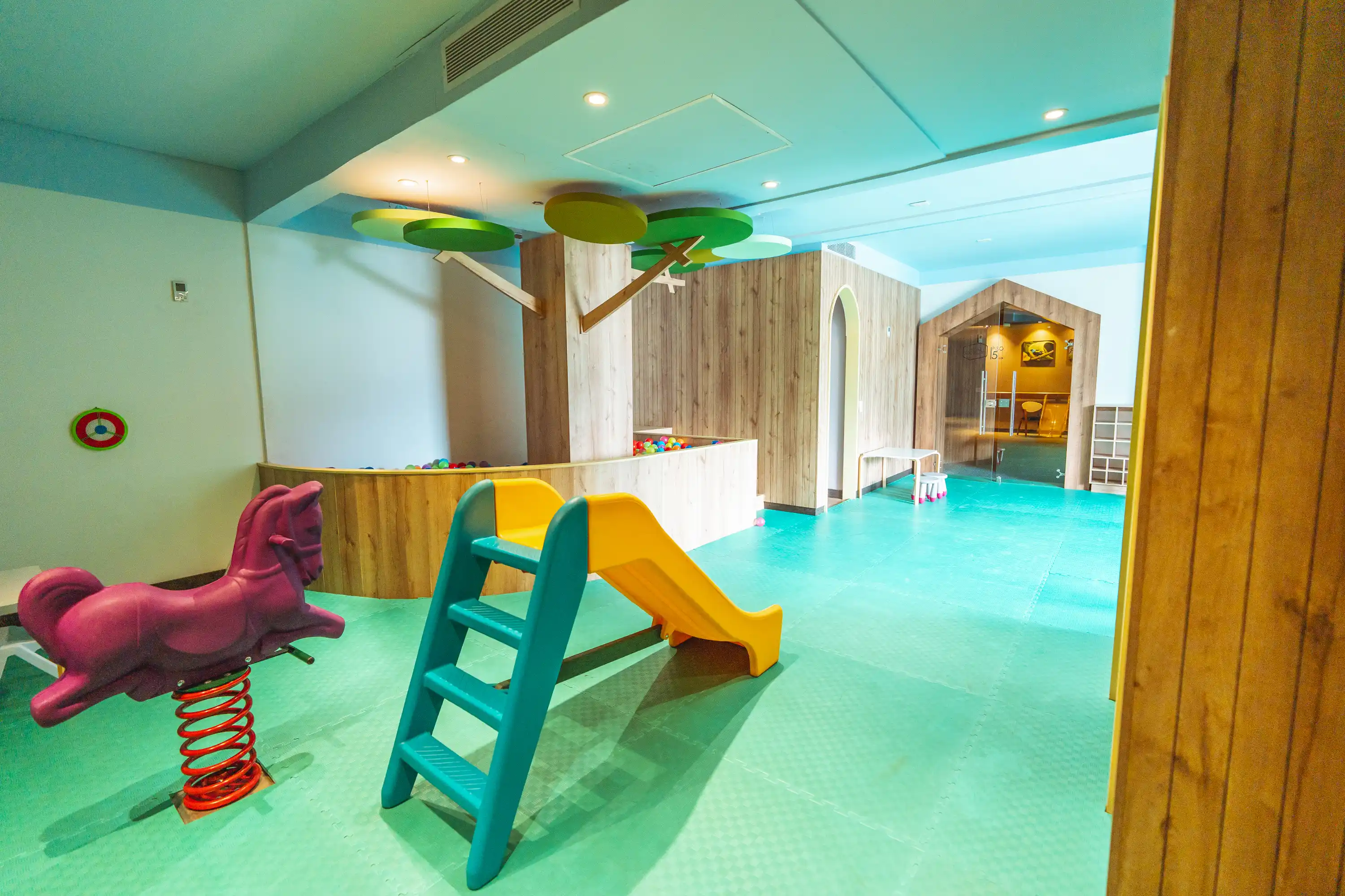 Juego de mesa en la zona infantil del Hotel F25
